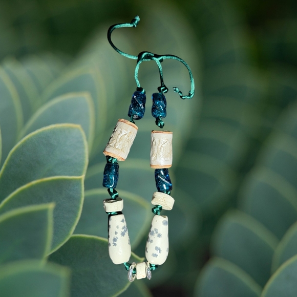 Hand-made necklace with ceramic and glass beads - Picture 6 of 8